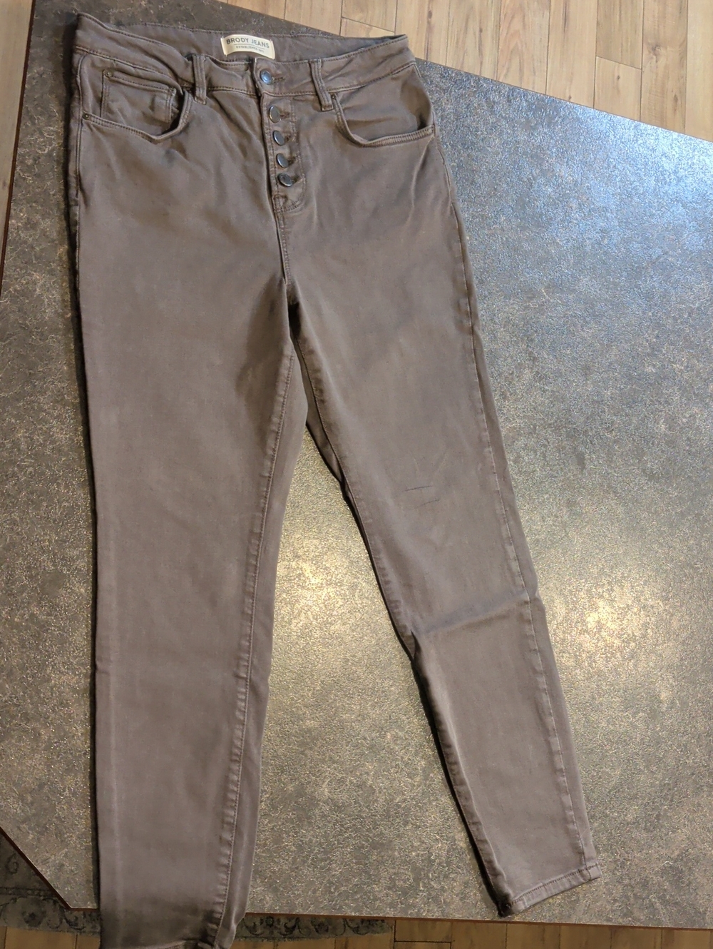 Womenโs High-Rise Skinny Jeans in Taupe with Button-Fly